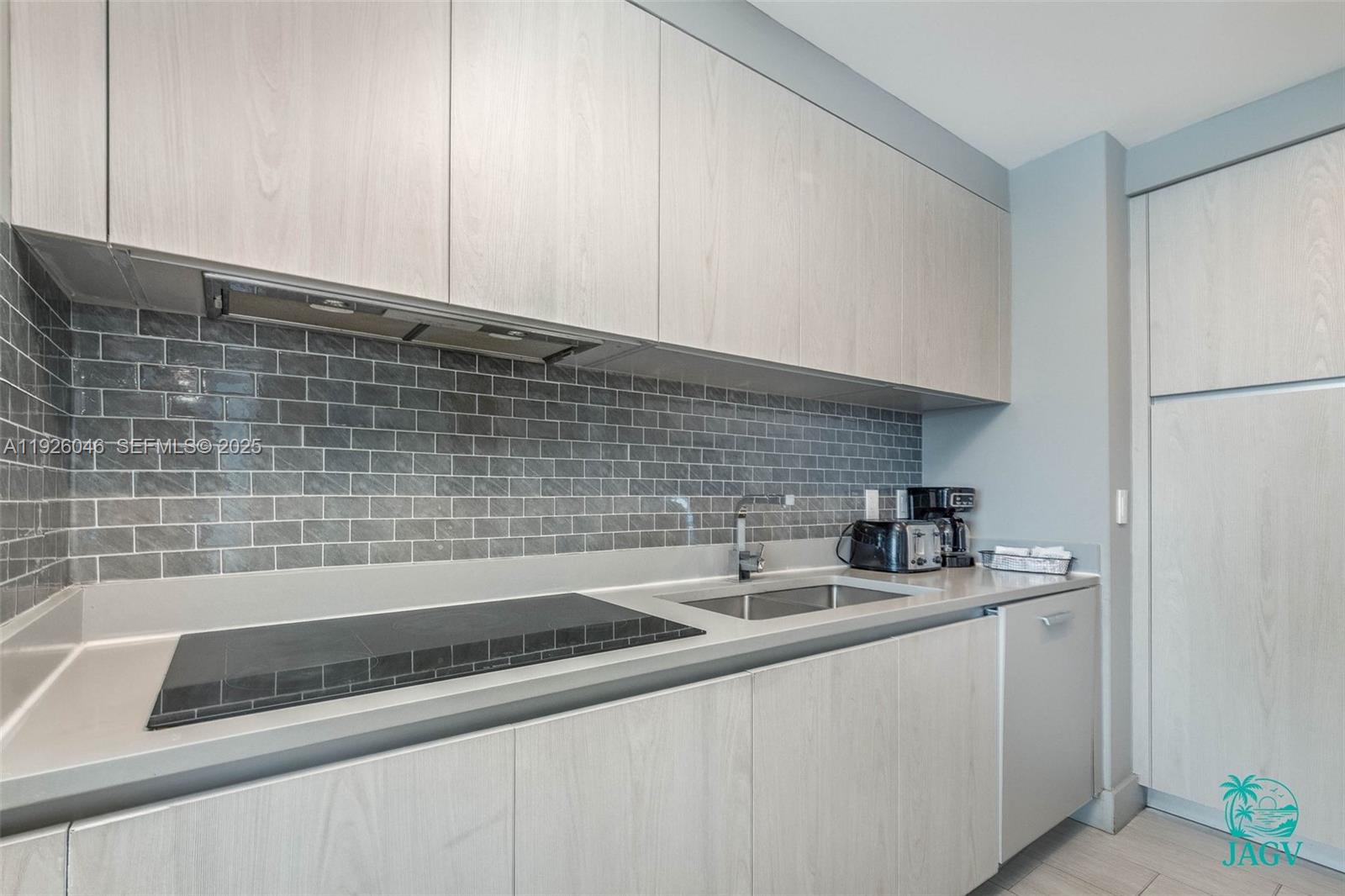 4010 South Ocean Drive, Unit R3005 Hollywood, FL 33019 - Photo 43 of 57 a bathroom with a sink and a bathtub