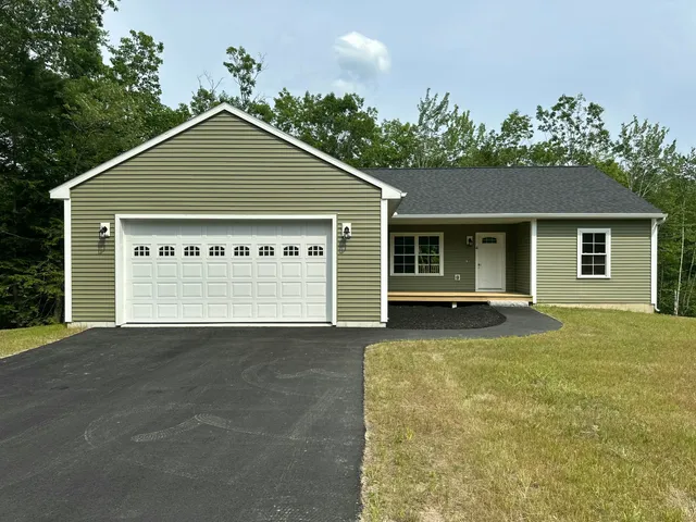 $519,999 | 4 Lochview Drive, Lewiston, ME 04240