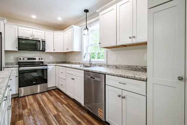 $519,999 | 4 Lochview Drive, Lewiston, ME 04240