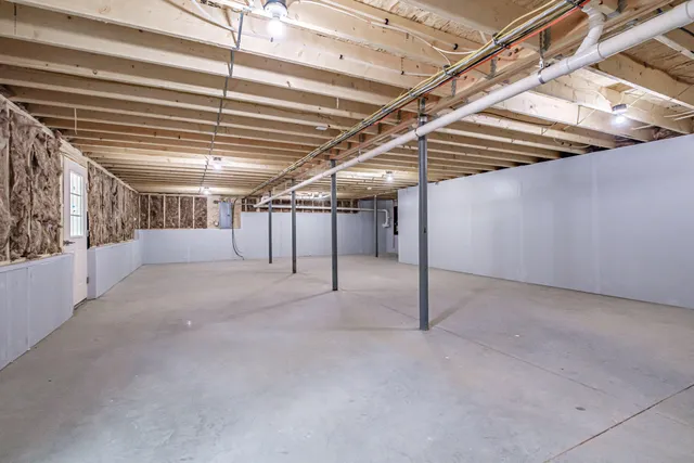 $519,999 | 4 Lochview Drive, Lewiston, ME 04240