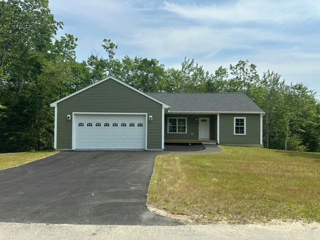 $519,999 | 4 Lochview Drive, Lewiston, ME 04240