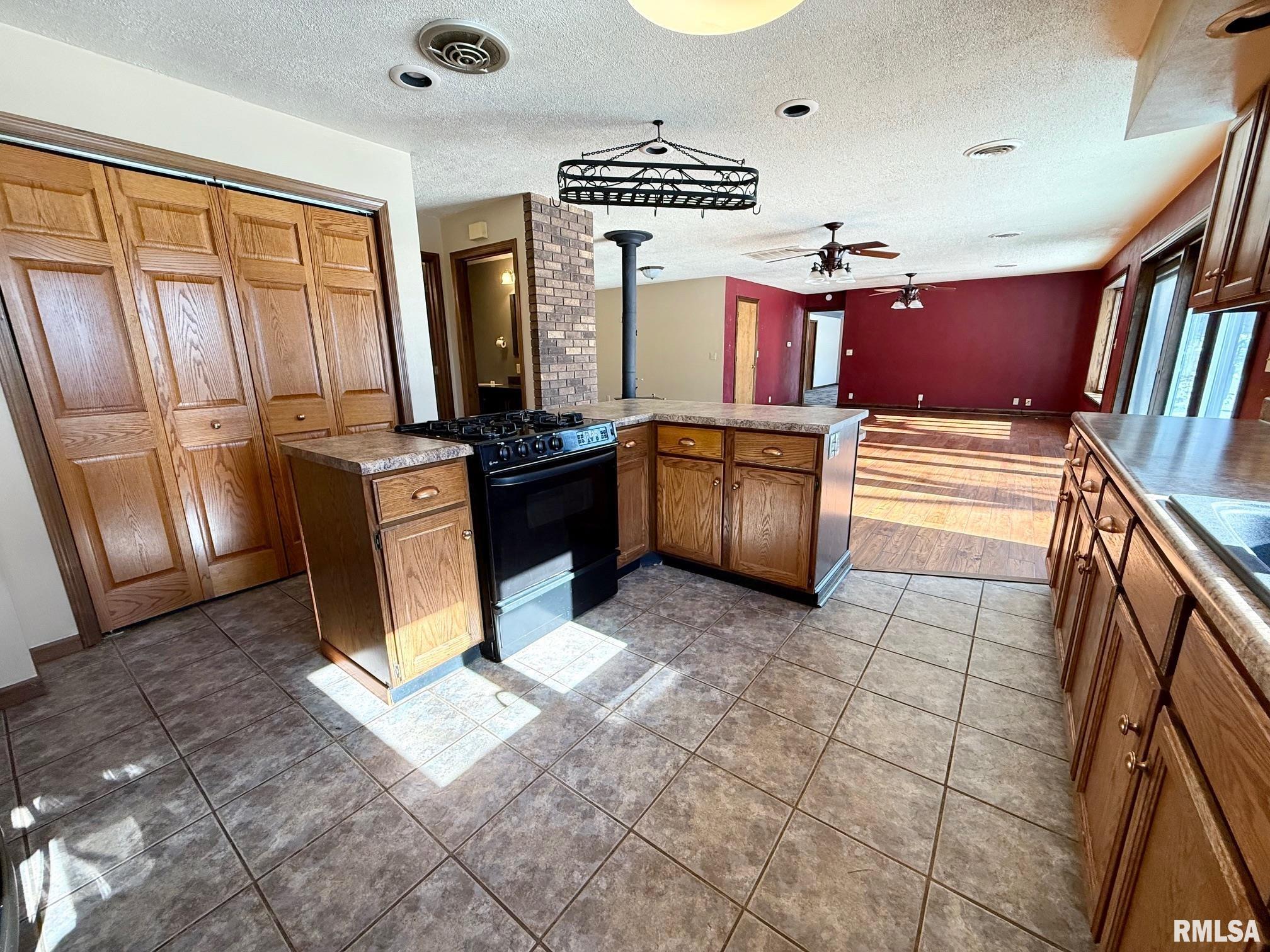 15290 New Salem Bluff Road Petersburg, IL 62675 - Photo 11 of 43