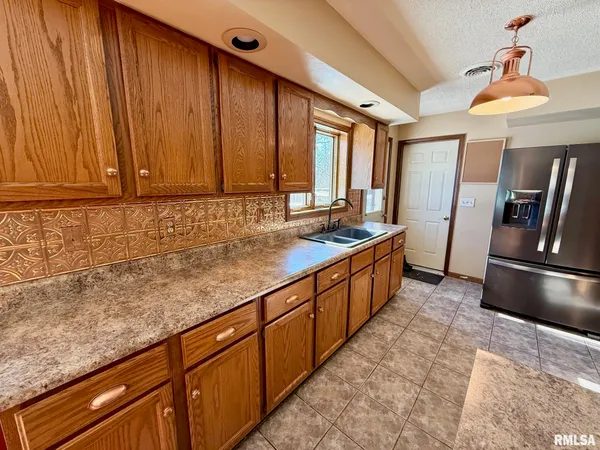 $309,000 | 15290 New Salem Bluff Road, Petersburg, IL 62675