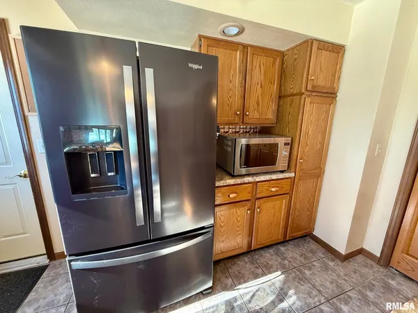 $309,000 | 15290 New Salem Bluff Road, Petersburg, IL 62675