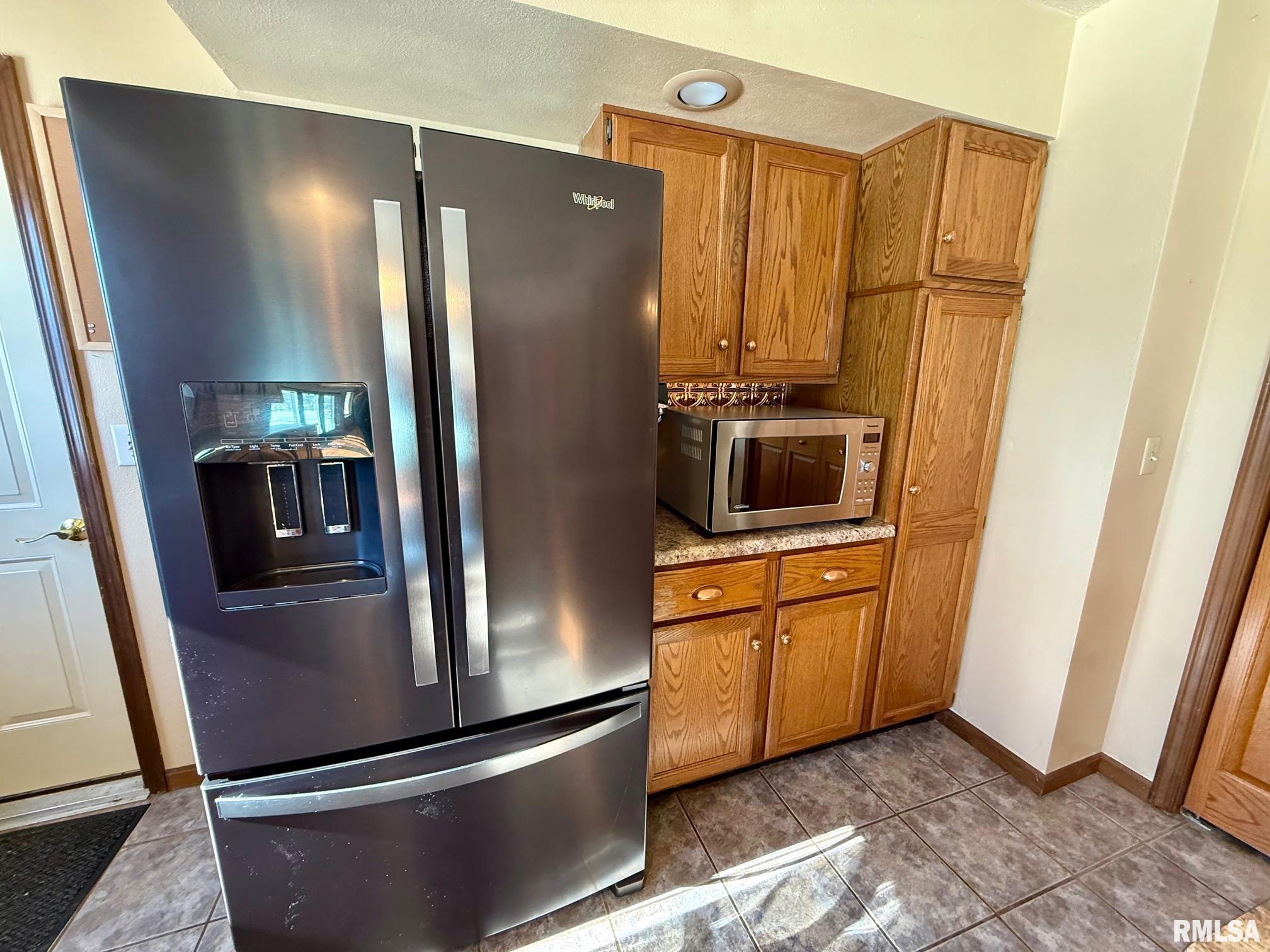 15290 New Salem Bluff Road Petersburg, IL 62675 - Photo 15 of 43