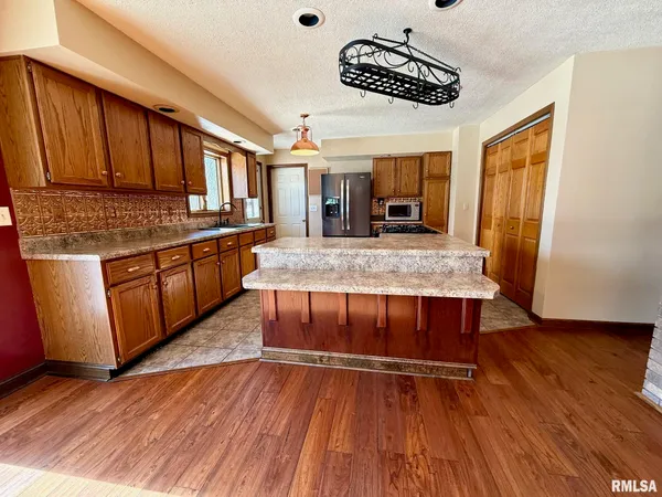 $309,000 | 15290 New Salem Bluff Road, Petersburg, IL 62675