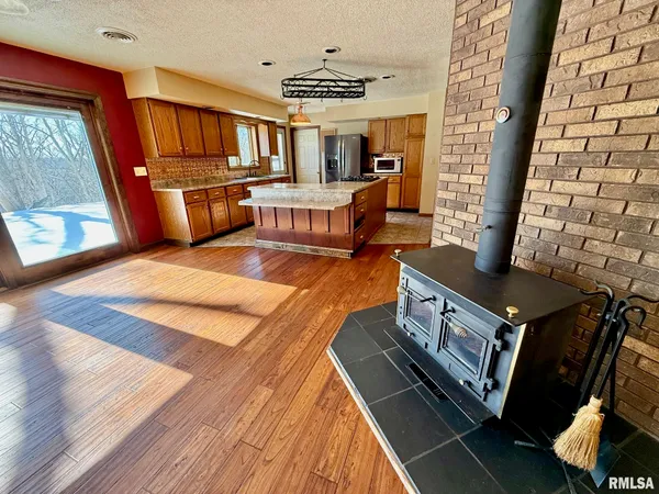 $309,000 | 15290 New Salem Bluff Road, Petersburg, IL 62675