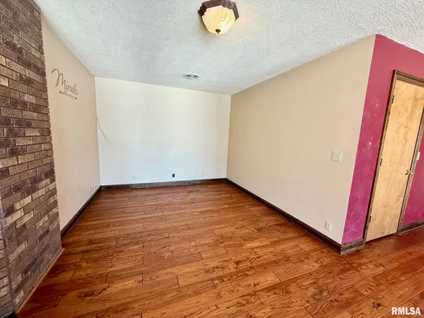 $309,000 | 15290 New Salem Bluff Road, Petersburg, IL 62675