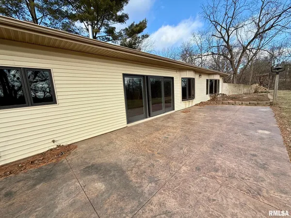 $309,000 | 15290 New Salem Bluff Road, Petersburg, IL 62675