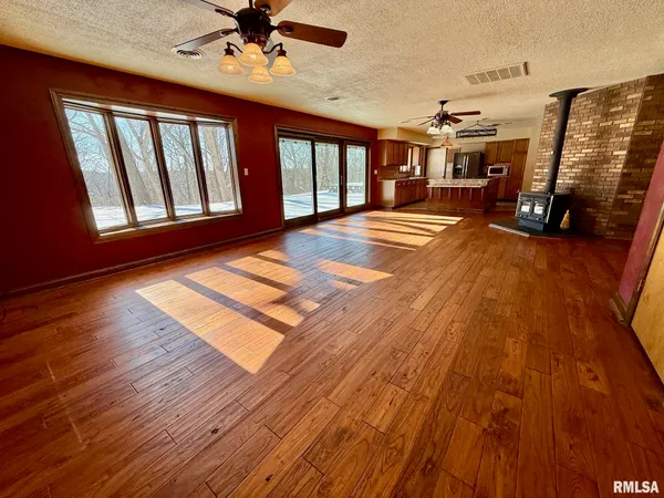 $309,000 | 15290 New Salem Bluff Road, Petersburg, IL 62675