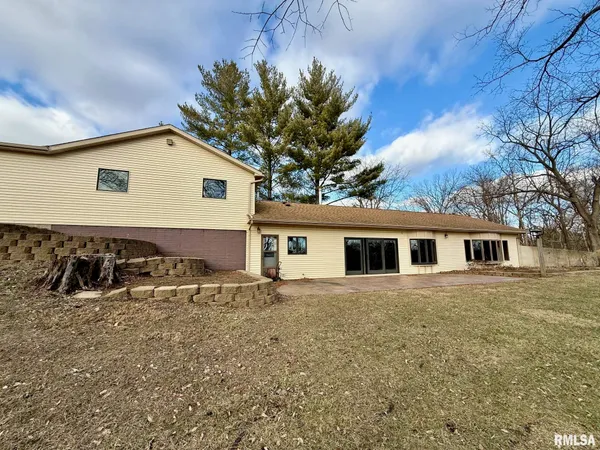 $309,000 | 15290 New Salem Bluff Road, Petersburg, IL 62675