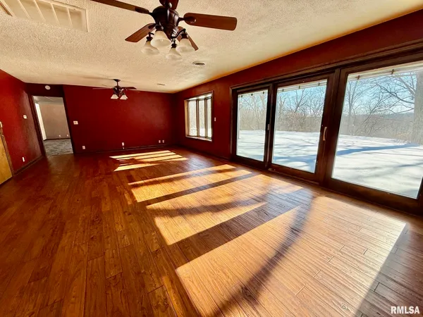 $309,000 | 15290 New Salem Bluff Road, Petersburg, IL 62675