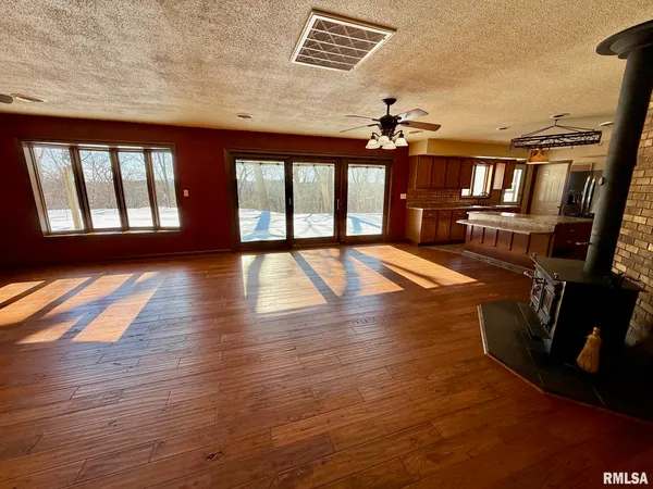 $309,000 | 15290 New Salem Bluff Road, Petersburg, IL 62675