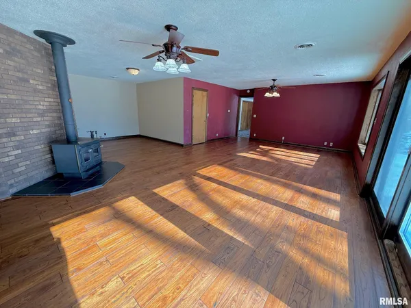 $309,000 | 15290 New Salem Bluff Road, Petersburg, IL 62675