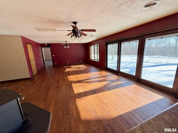 $309,000 | 15290 New Salem Bluff Road, Petersburg, IL 62675