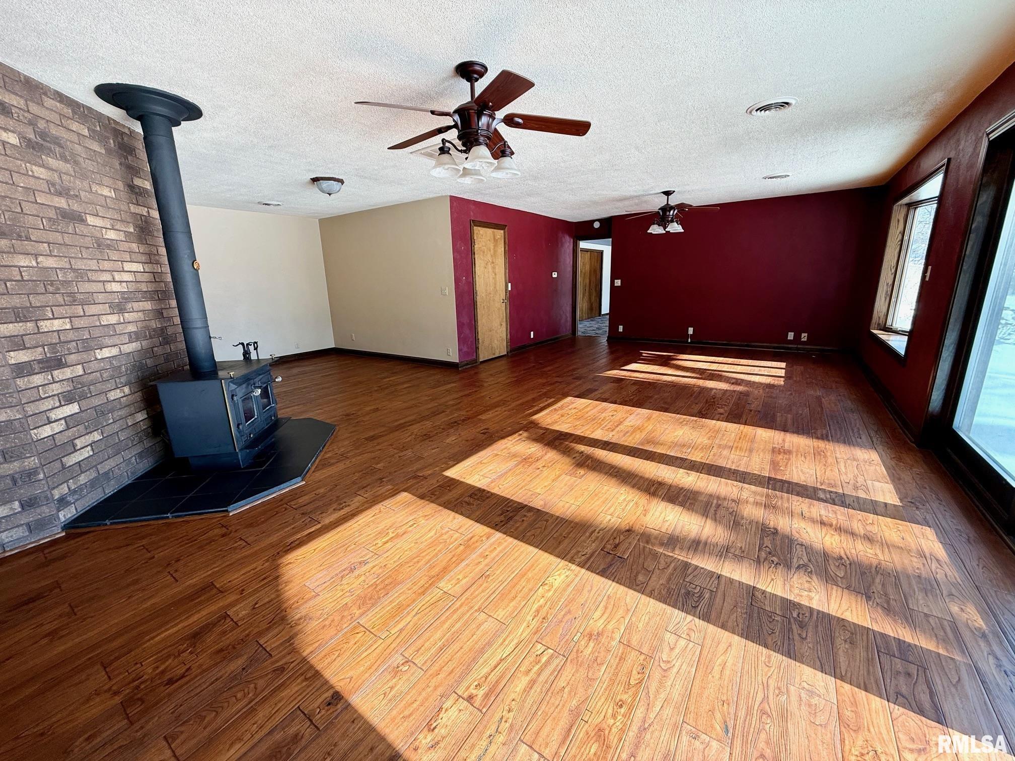 15290 New Salem Bluff Road Petersburg, IL 62675 - Photo 9 of 43