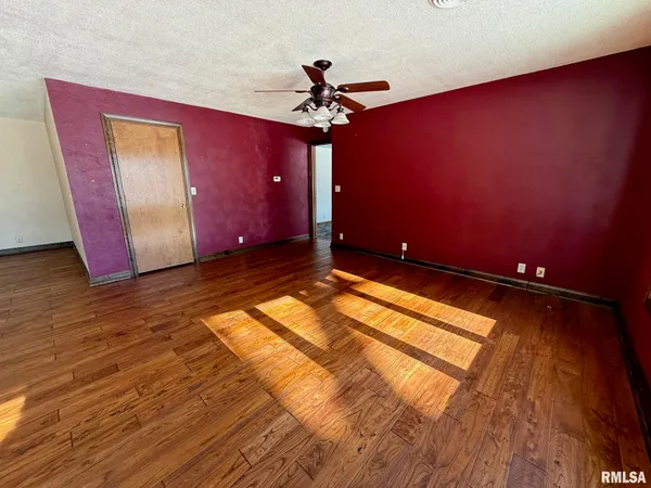 $309,000 | 15290 New Salem Bluff Road, Petersburg, IL 62675