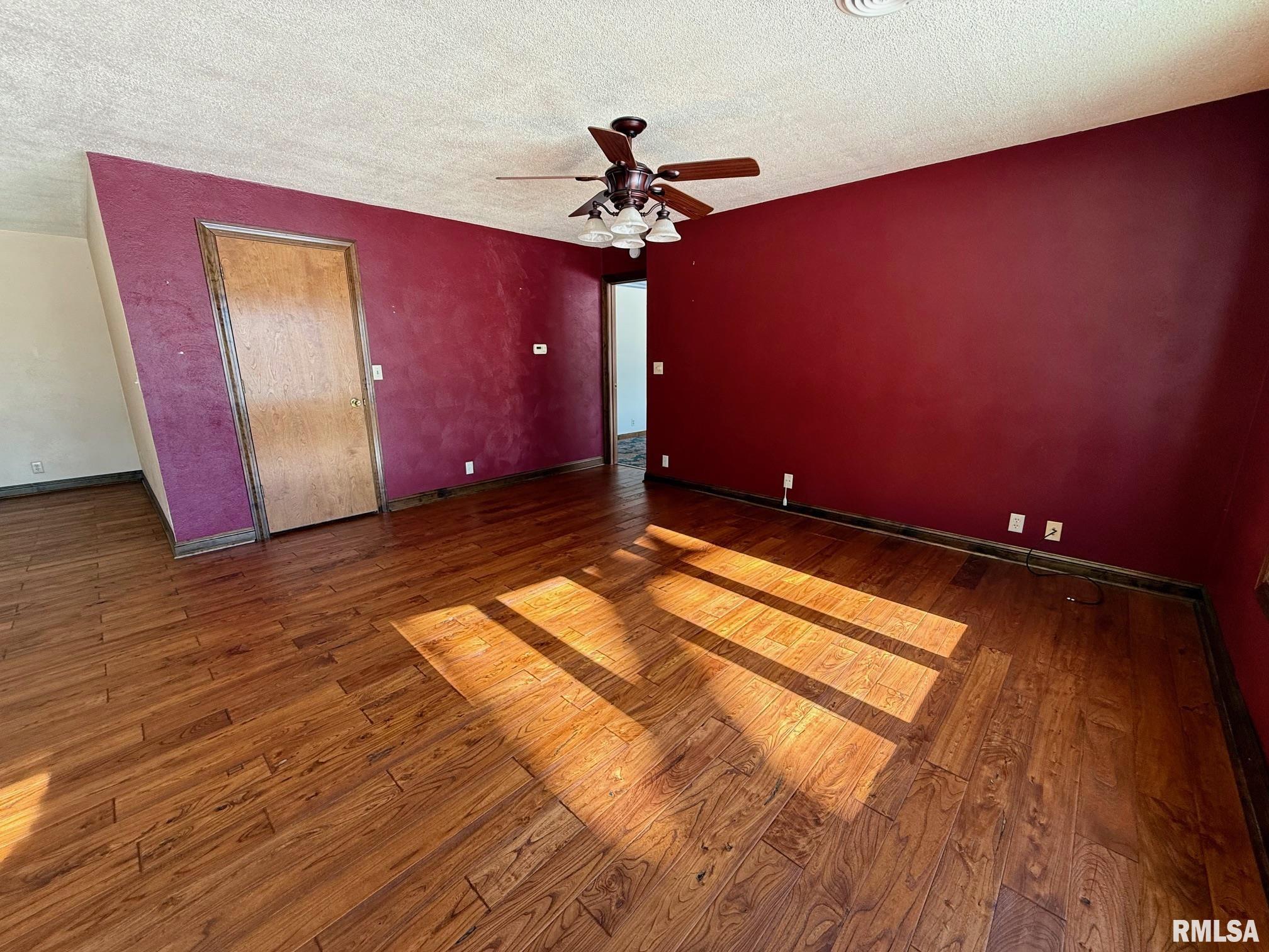 15290 New Salem Bluff Road Petersburg, IL 62675 - Photo 10 of 43