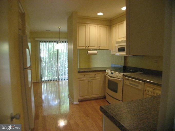 1984 Winterport Cluster Reston, VA 20191 - Photo 11 of 21 Kitchen looking through to eat-in area