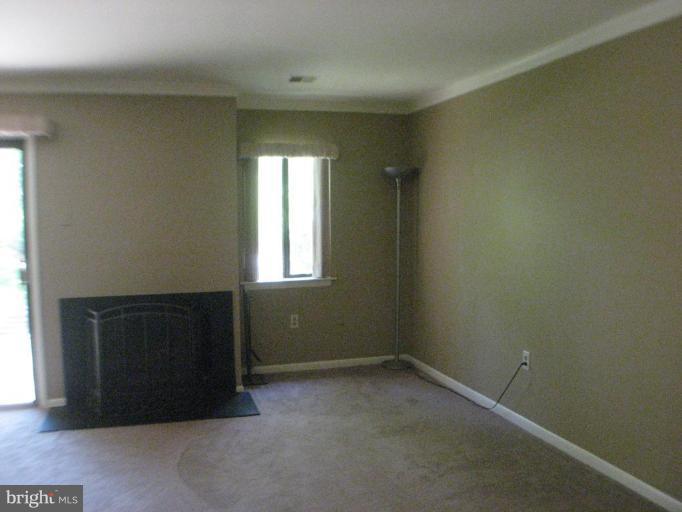 1984 Winterport Cluster Reston, VA 20191 - Photo 9 of 21 Family Room