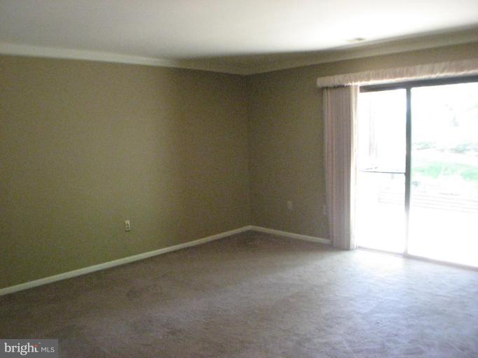 1984 Winterport Cluster Reston, VA 20191 - Photo 10 of 21 Family room