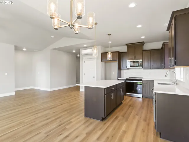 $599,900 | 2213 East Juniper Circle, Unit 17, La Center, WA 98629