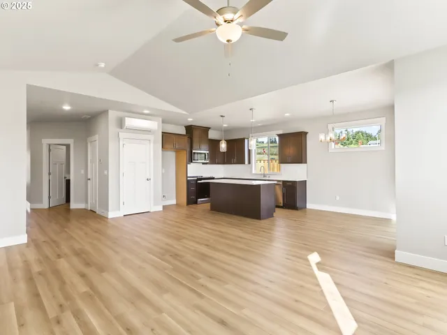 $599,900 | 2213 East Juniper Circle, Unit 17, La Center, WA 98629