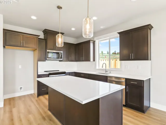 $599,900 | 2213 East Juniper Circle, Unit 17, La Center, WA 98629