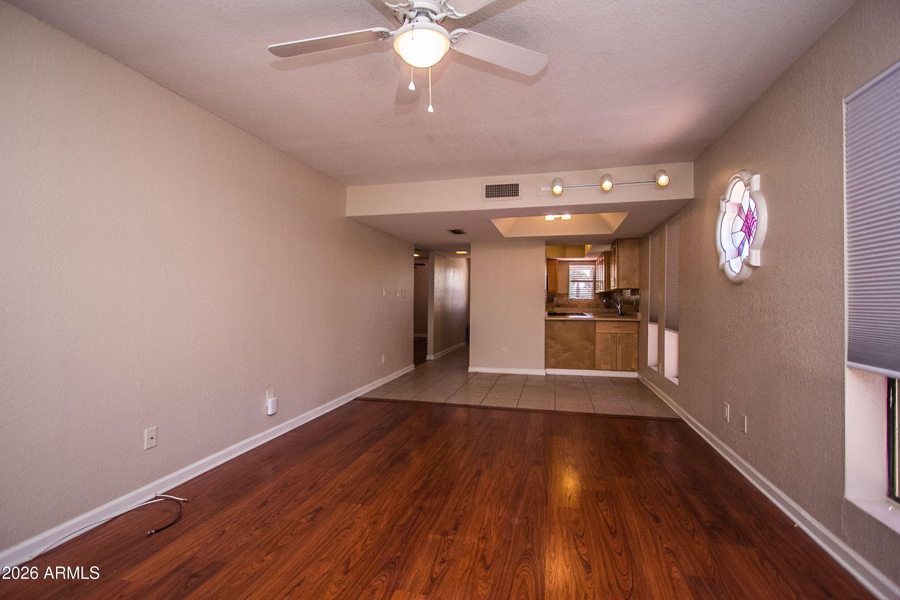 7755 East Thomas Road, Unit 18 Scottsdale, AZ 85251 - Photo 6 of 26 Living room
