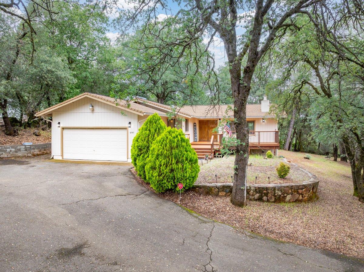 6561 Trinity Way Placerville, CA 95667 - Photo 4 of 58 a front view of a house with garden