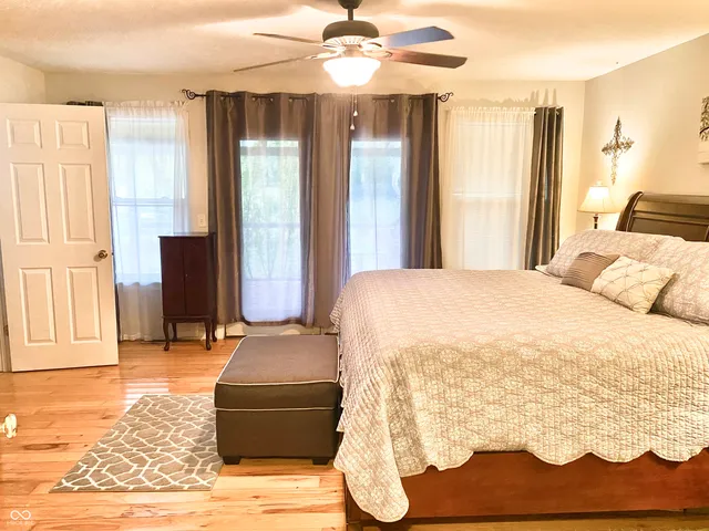 $300,000 | 6727 Highway 46, Bowling Green, IN 47833