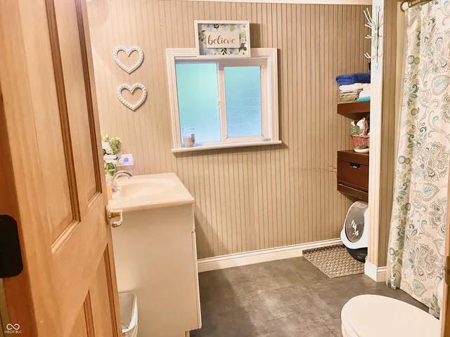 $300,000 | 6727 Highway 46, Bowling Green, IN 47833