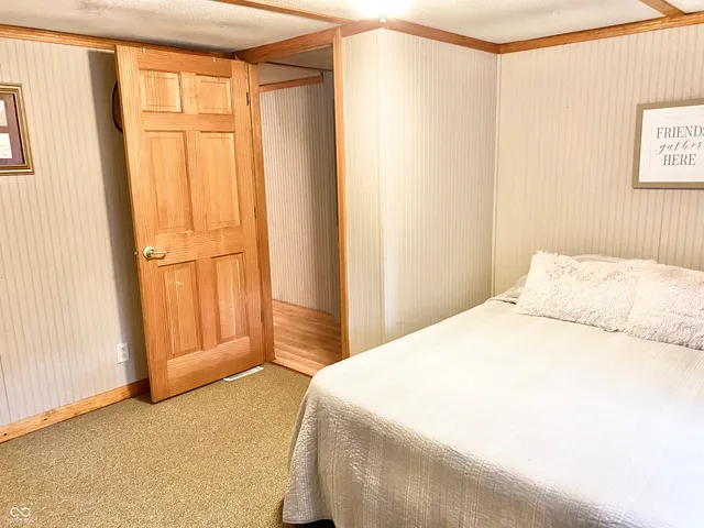 $300,000 | 6727 Highway 46, Bowling Green, IN 47833