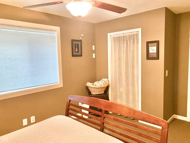 $300,000 | 6727 Highway 46, Bowling Green, IN 47833