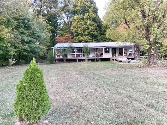 $300,000 | 6727 Highway 46, Bowling Green, IN 47833