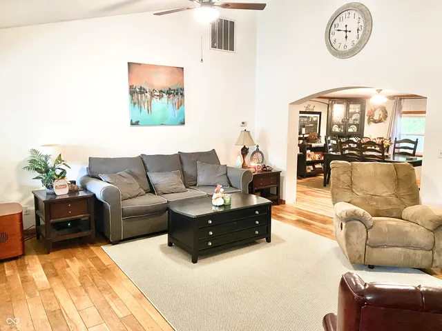 $300,000 | 6727 Highway 46, Bowling Green, IN 47833