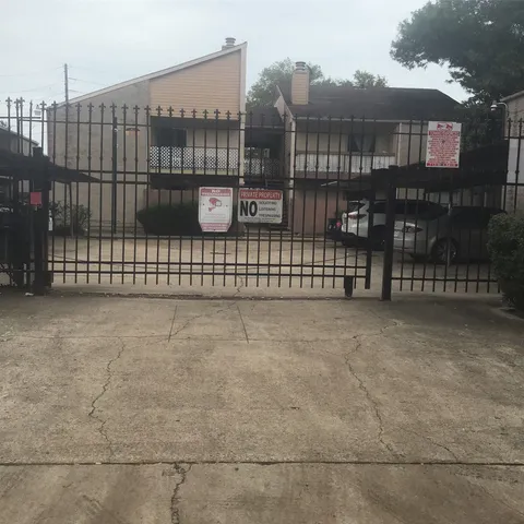 $1,000 | 10203 Forum Park Drive, Unit 212, Houston, TX 77036