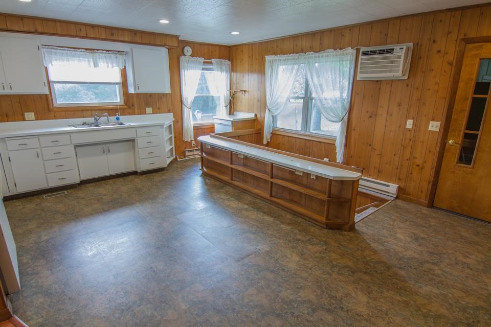 9104 East Coleman Road Coleman, MI 48618 - Photo 8 of 32 1888656-7.JPG