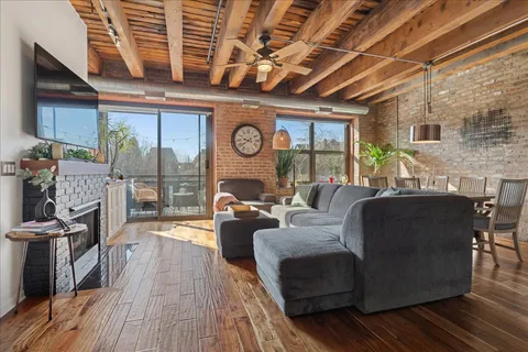 $465,000 | 1735 West Diversey Parkway, Unit 203, Chicago, IL 60614