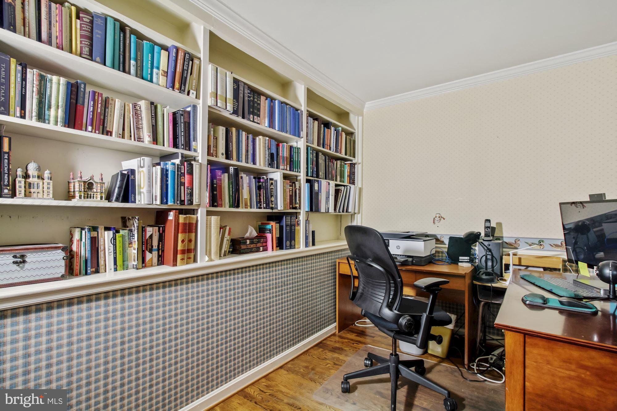 4247 Stafford Road Olney, MD 20832 - Photo 10 of 47 Office/Den Built-ins