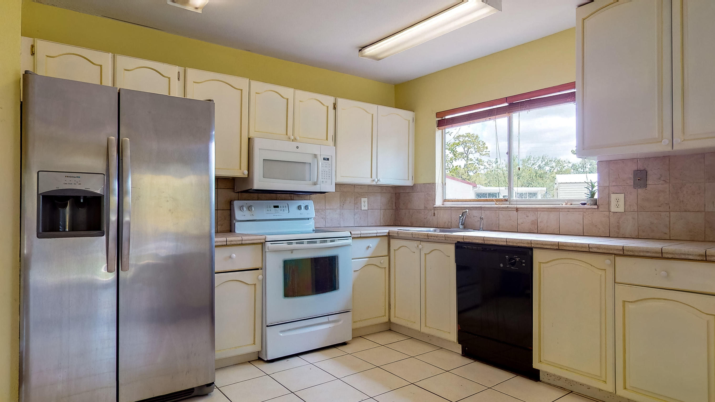 391 Southwest Homeland Road Port St. Lucie, FL 34953 - Photo 12 of 46 Kitchen