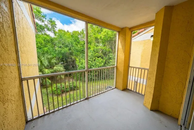 $1,950 | 2420 Northwest 33rd Street, Unit 1011, Oakland Park, FL 33309