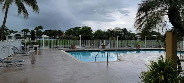 $1,950 | 2420 Northwest 33rd Street, Unit 1011, Oakland Park, FL 33309