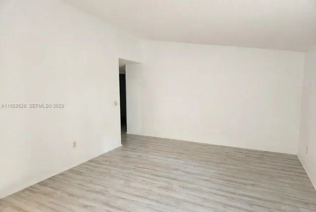 $1,950 | 2420 Northwest 33rd Street, Unit 1011, Oakland Park, FL 33309