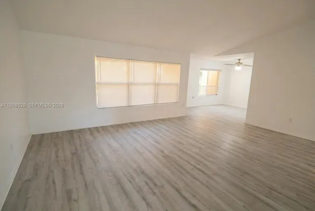 $1,950 | 2420 Northwest 33rd Street, Unit 1011, Oakland Park, FL 33309