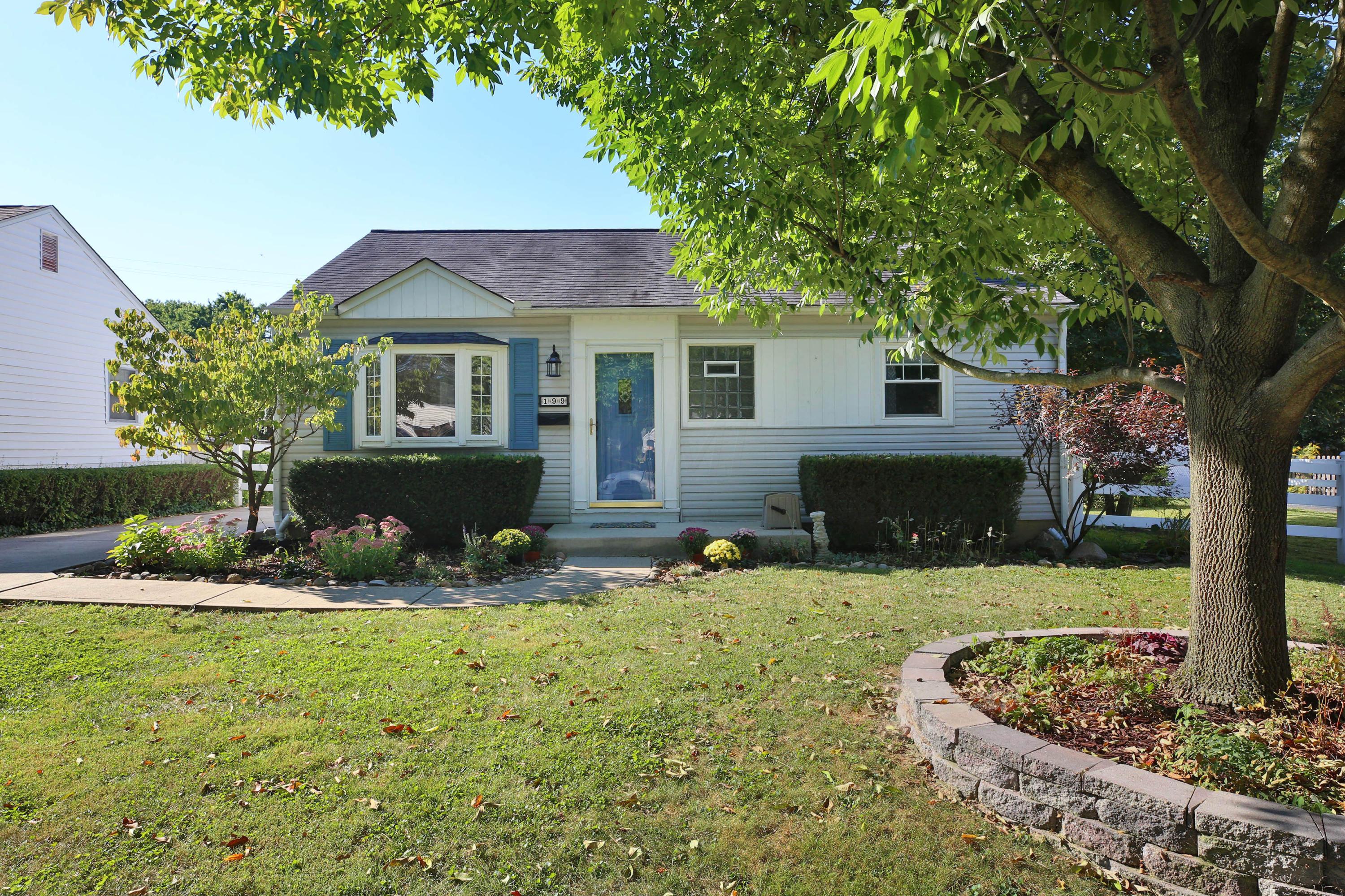 199 East Weisheimer Road Columbus, OH 43214 - Photo 1 of 37
