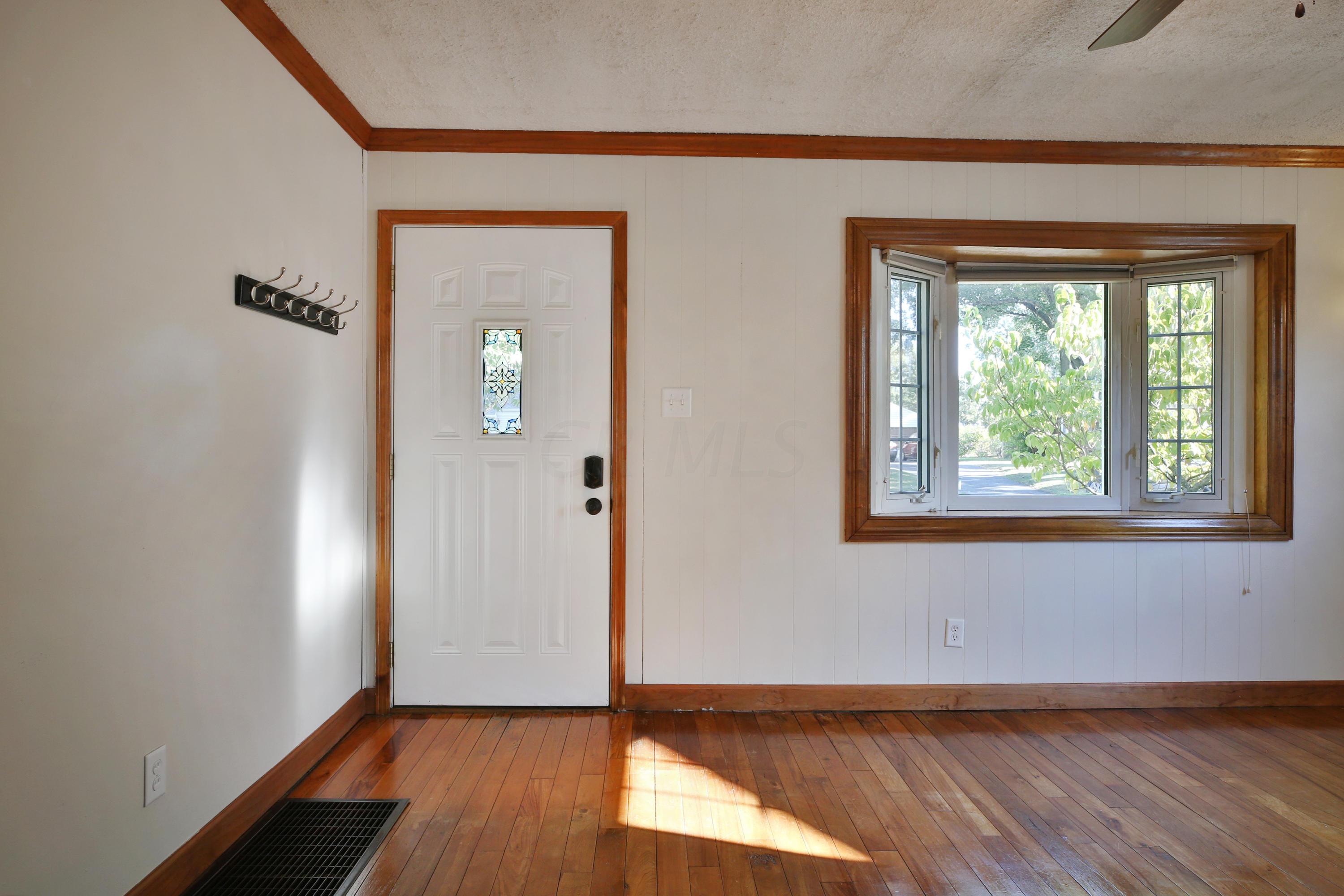 199 East Weisheimer Road Columbus, OH 43214 - Photo 4 of 37