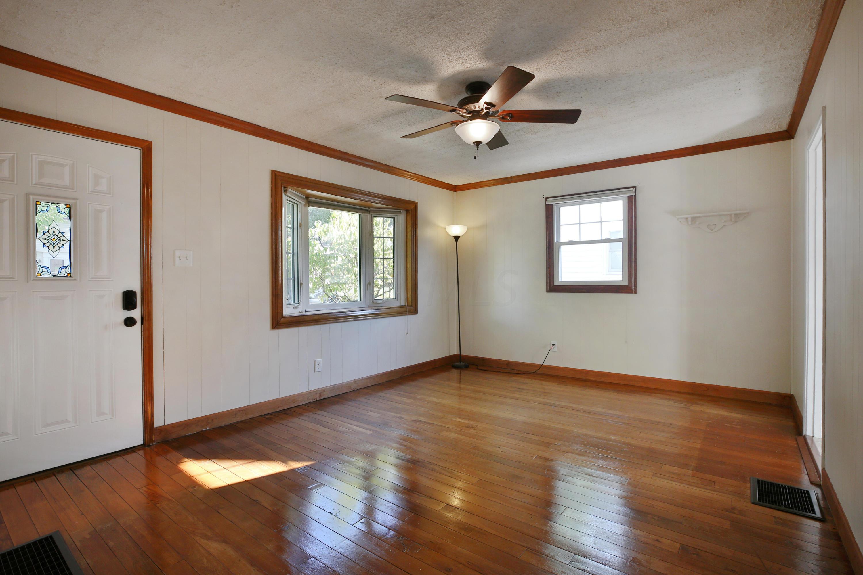 199 East Weisheimer Road Columbus, OH 43214 - Photo 5 of 37