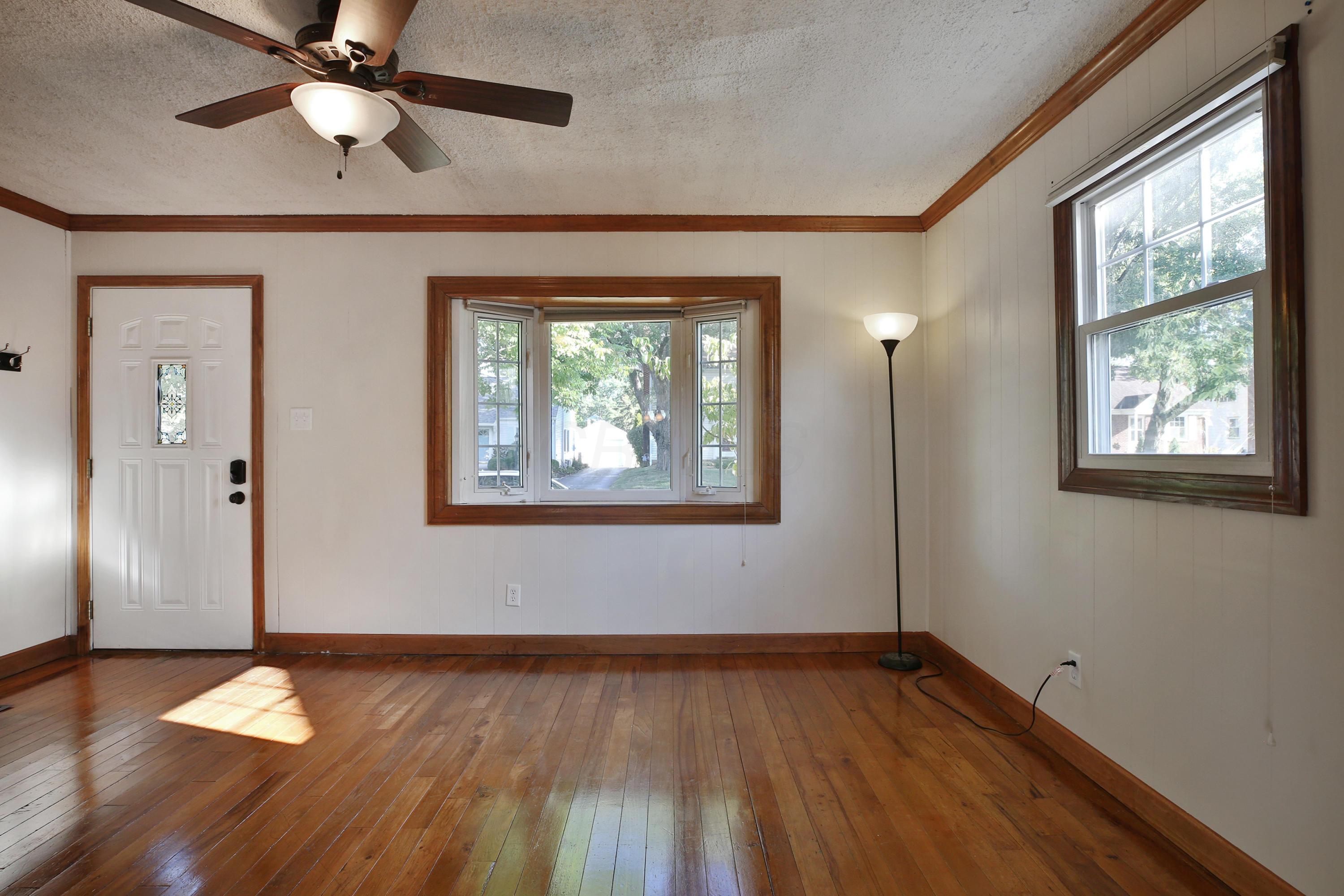 199 East Weisheimer Road Columbus, OH 43214 - Photo 7 of 37