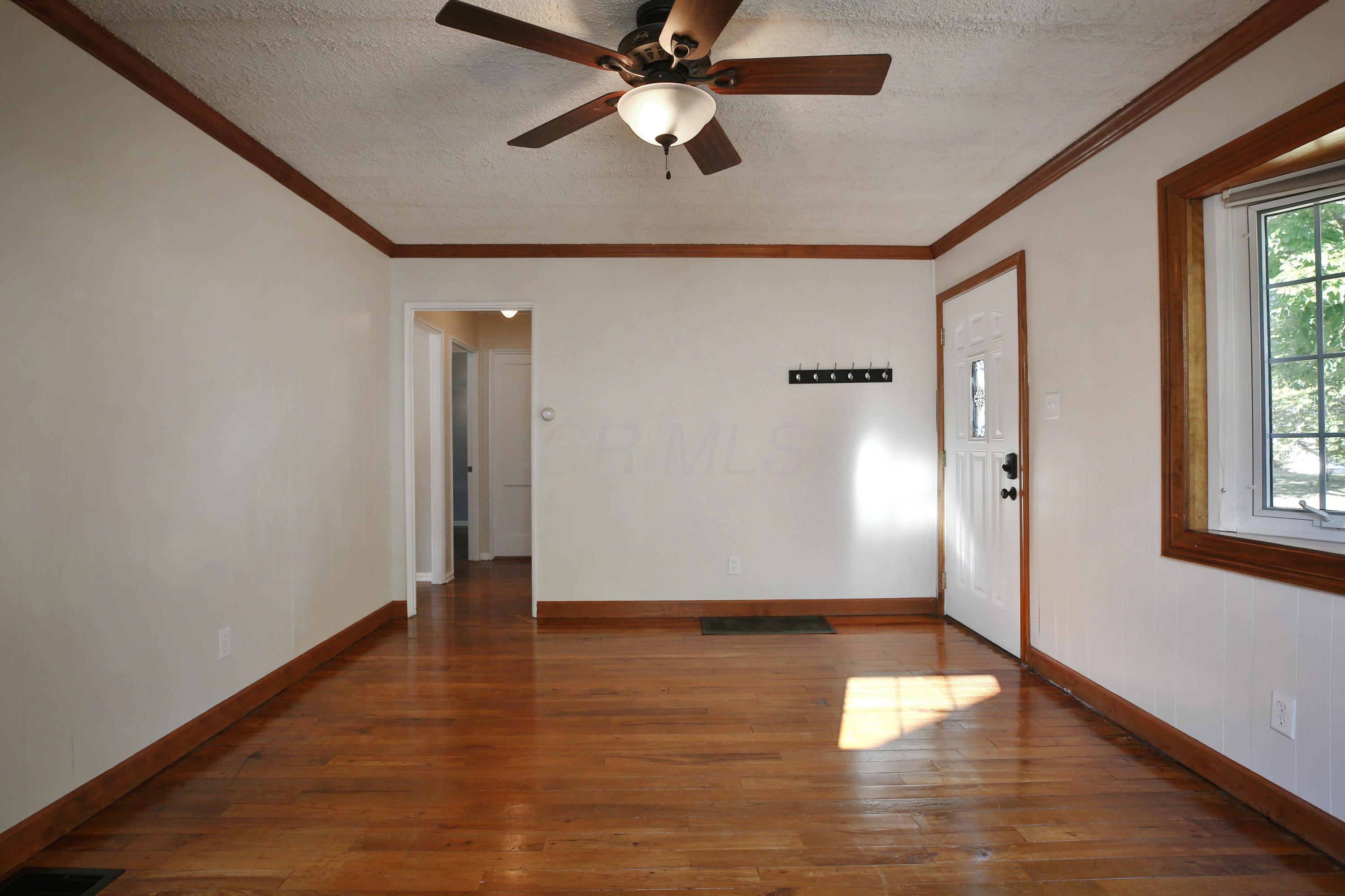 199 East Weisheimer Road Columbus, OH 43214 - Photo 8 of 37